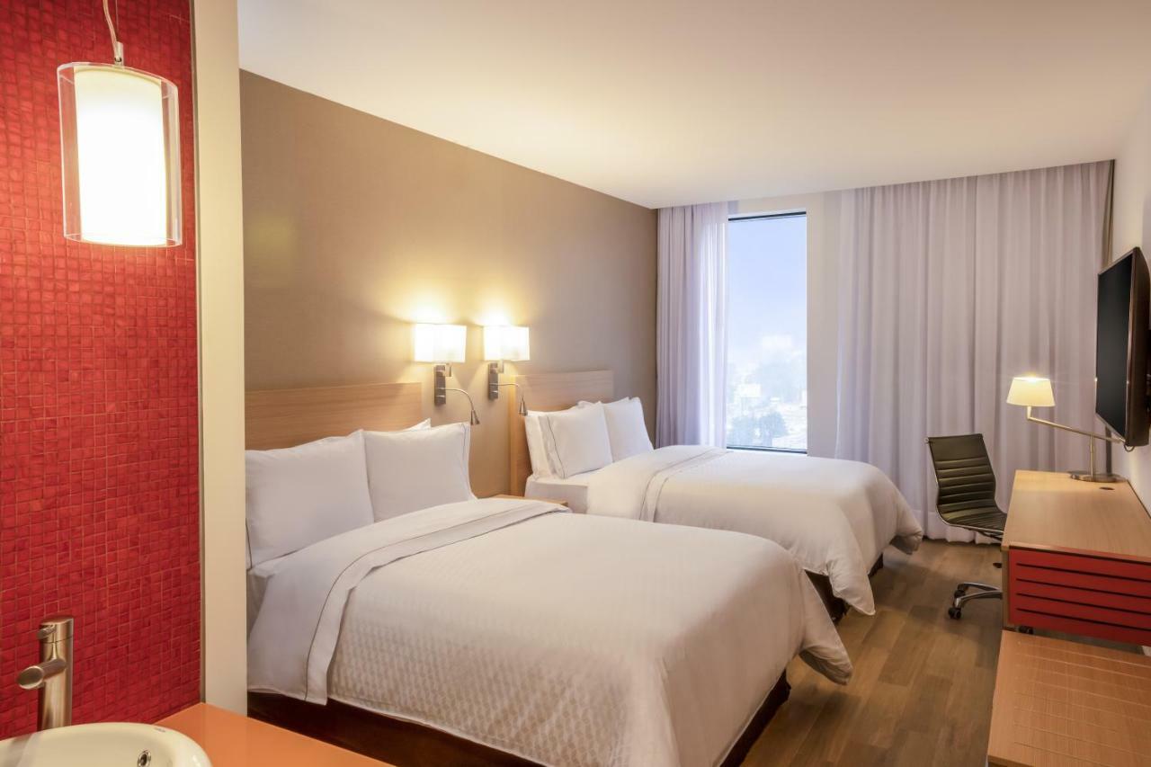 Fiesta Inn Parque プエブラ エクステリア 写真